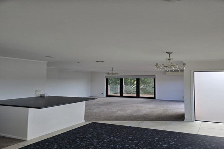 Photo of property in 1/95 Bond Crescent, Forrest Hill, Auckland, 0620