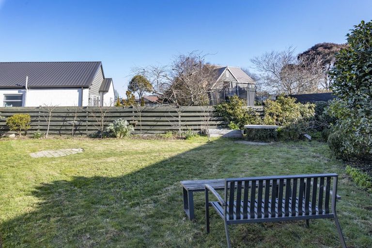 Photo of property in 16 Stormont Place, Avonhead, Christchurch, 8042