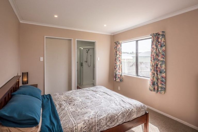 Photo of property in 92 Queens Road, Waikanae Beach, Waikanae, 5036