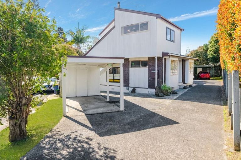 Photo of property in 1/7 Cezanne Place, New Lynn, Auckland, 0600