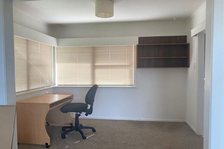 Photo of property in 14 Taupo Street, Green Bay, Auckland, 0604