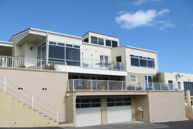 Photo of property in 4 Hamblyn Street, Strandon, New Plymouth, 4312