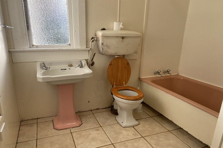 Photo of property in 16 Greta Street, South Hill, Oamaru, 9400