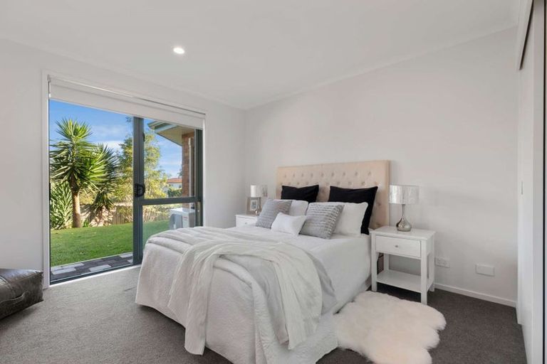Photo of property in 36 Roy Maloney Drive, Henderson, Auckland, 0612