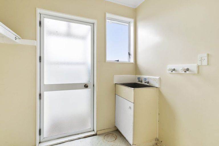 Photo of property in 18 Chislehurst Street, Henderson, Auckland, 0612