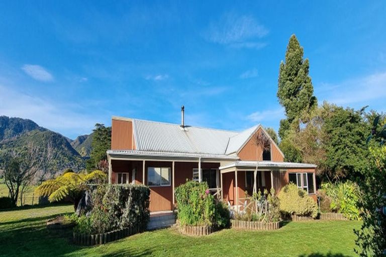 Photo of property in 648 Abel Tasman Drive, Clifton, Takaka, 7183