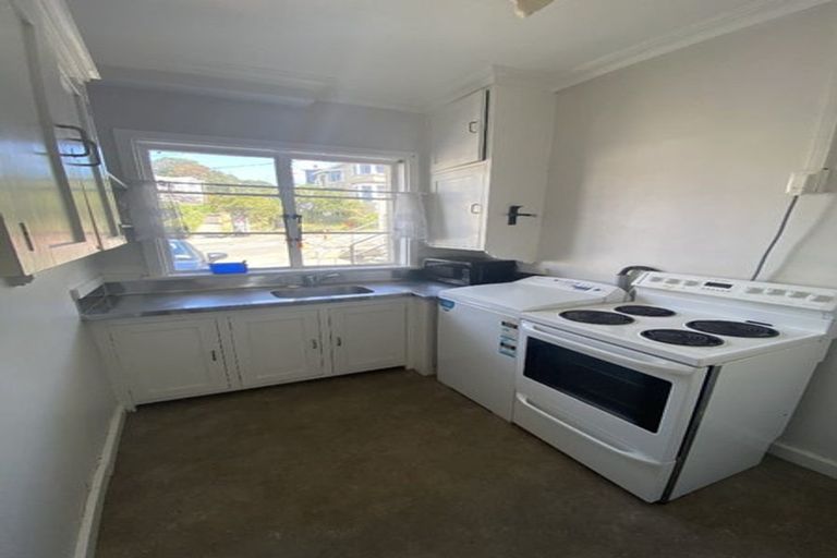 Photo of property in 2/243 The Terrace, Te Aro, Wellington, 6011