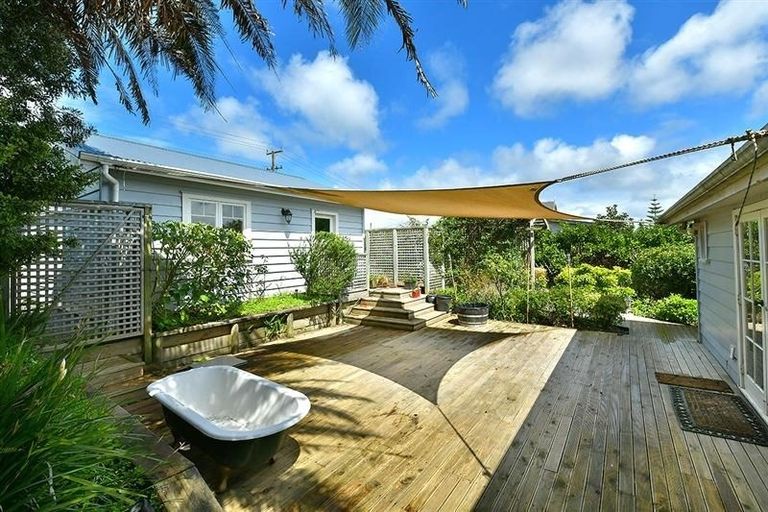 Photo of property in 14 Tiri Road, Manly, Whangaparaoa, 0930