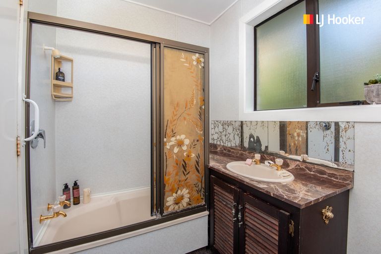 Photo of property in 21 Kinmont Crescent, Kinmont Park, Mosgiel, 9024