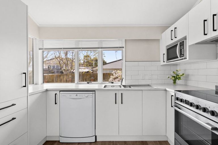 Photo of property in 12 Bennelong Place, Havelock North, 4130