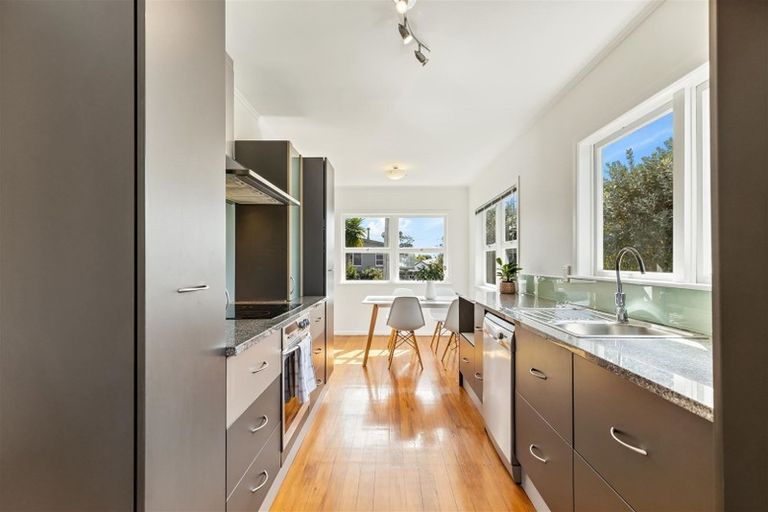 Photo of property in 2 Talavera Place, Te Atatu South, Auckland, 0602