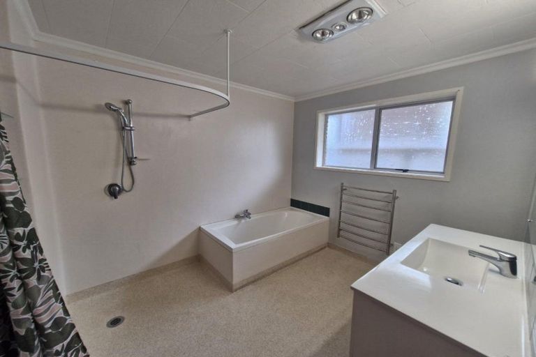 Photo of property in 31 Truby King Street, Merrilands, New Plymouth, 4312
