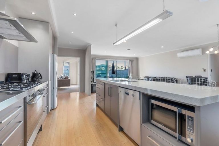 Photo of property in 1 Woodridge Drive, Stanmore Bay, Whangaparaoa, 0932