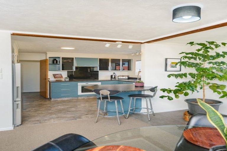 Photo of property in 32 Suzanne Grove, Kelvin Grove, Palmerston North, 4414