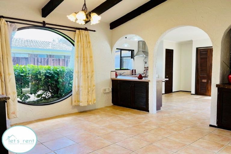 Photo of property in 11 Walter Strevens Drive, Conifer Grove, Takanini, 2112