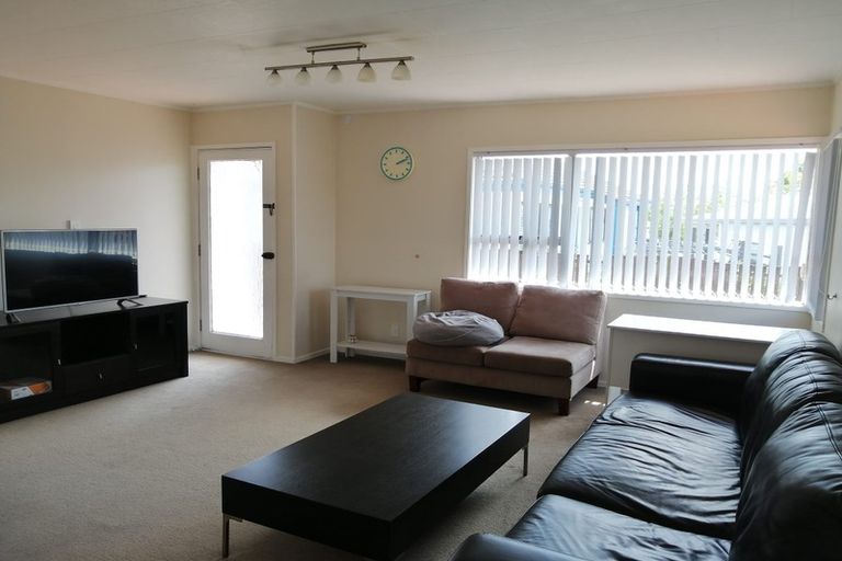 Photo of property in 41 Meadowood Drive, Unsworth Heights, Auckland, 0632