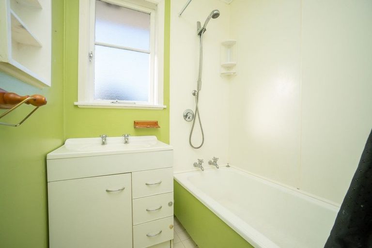 Photo of property in 14 Kettle Avenue, Awapuni, Palmerston North, 4412