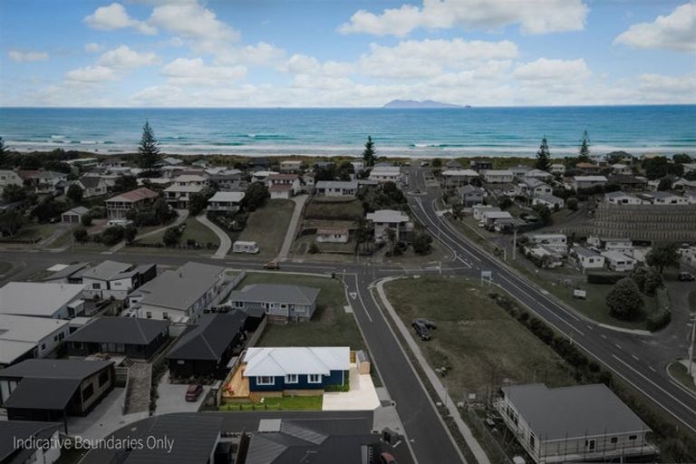 Photo of property in 8 Sandy Place, Waihi Beach, 3611