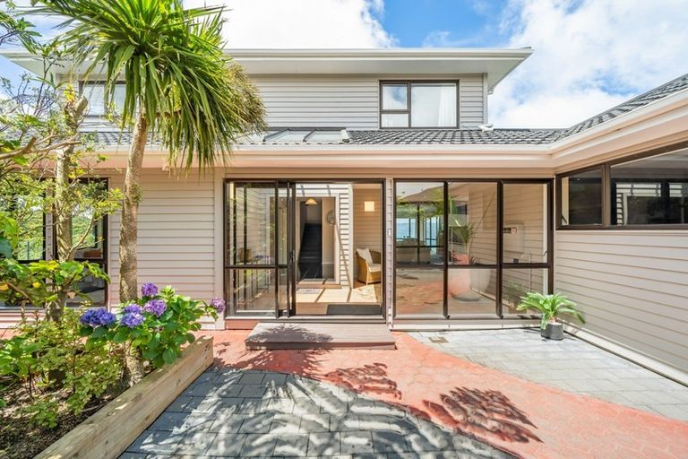 Photo of property in 42 Gurkha Crescent, Khandallah, Wellington, 6035