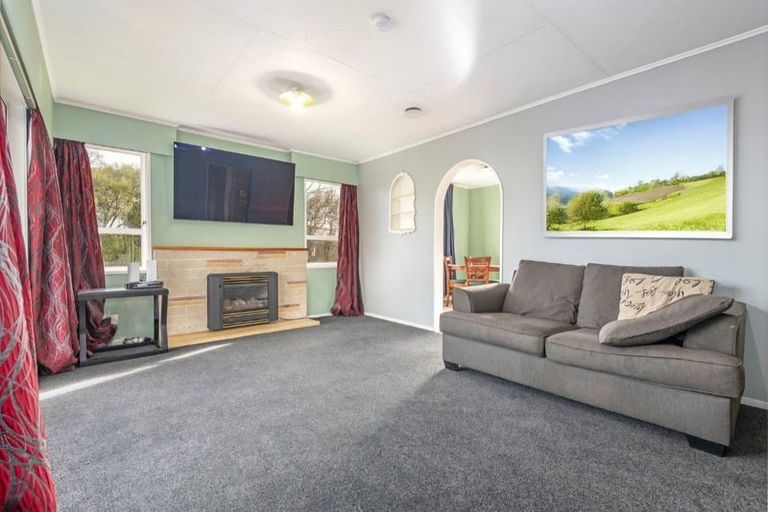Photo of property in 22 Motuoapa Place, Kelvin Grove, Palmerston North, 4414