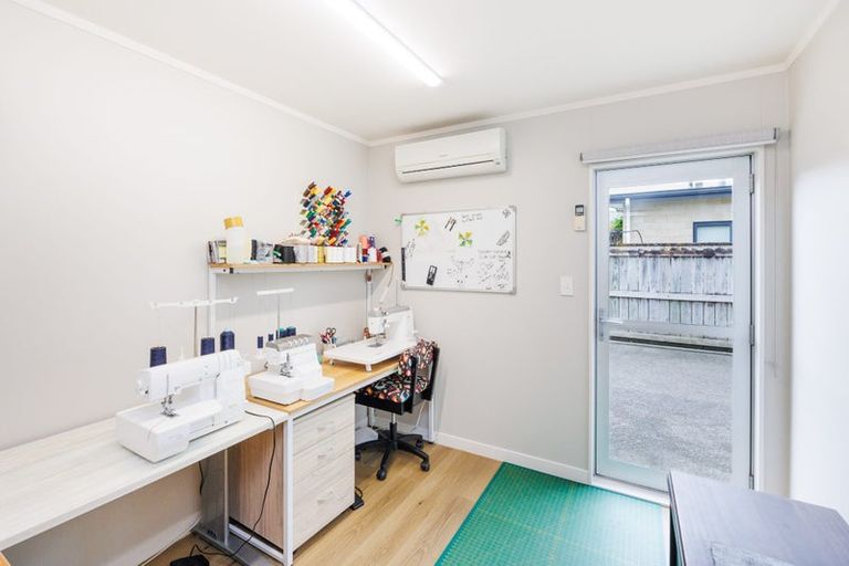 Photo of property in 2 Chestnut Close, Kelvin Grove, Palmerston North, 4414