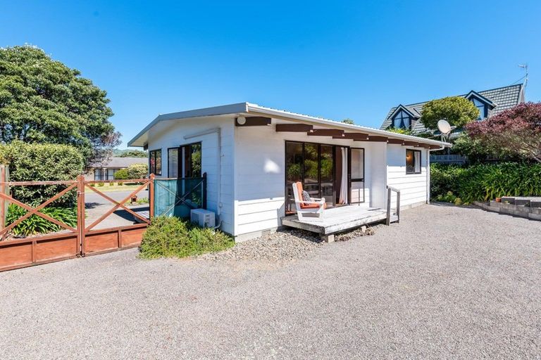 Photo of property in 175 Tutere Street, Waikanae Beach, Waikanae, 5036