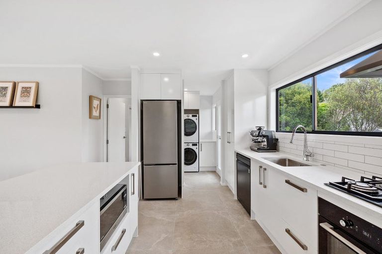 Photo of property in 8 Oldham Place, Browns Bay, Auckland, 0630