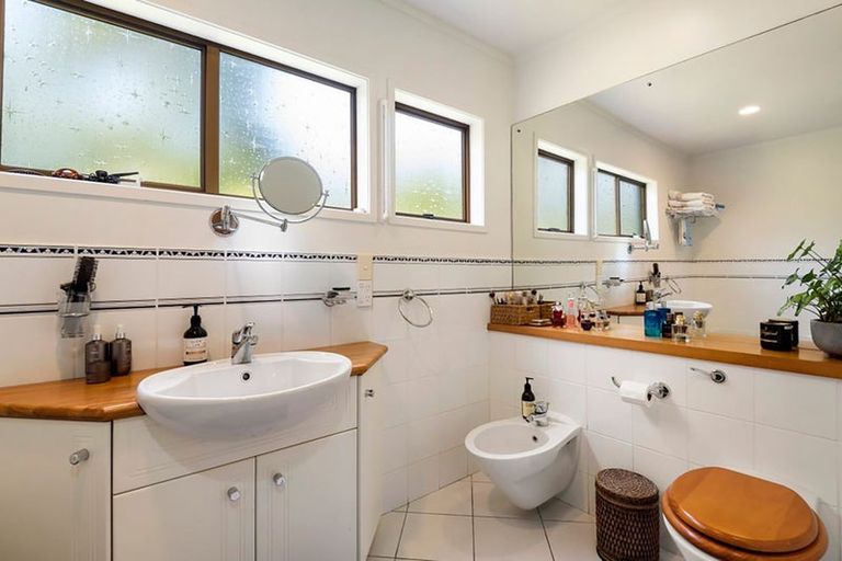 Photo of property in 20 Barlow Place, Chatswood, Auckland, 0626