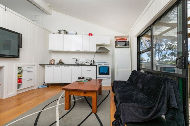 Photo of property in 166 Opanuku Road, Henderson Valley, Auckland, 0612