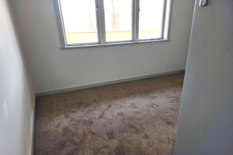 Photo of property in 32 Fruitvale Road, New Lynn, Auckland, 0600