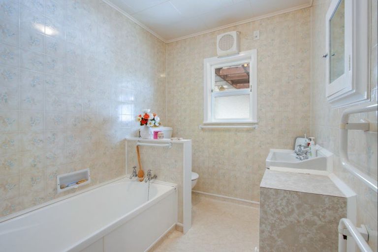 Photo of property in 39 Hillary Crescent, Maraenui, Napier, 4110