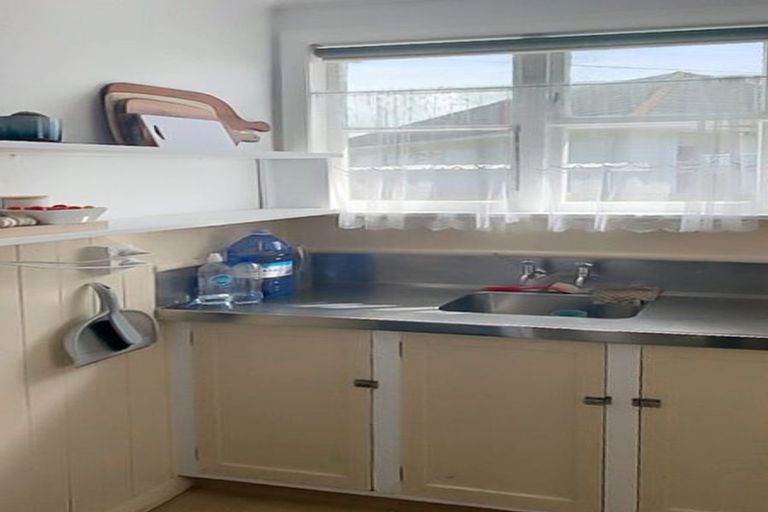 Photo of property in 16 Bell Street, Marton, 4710