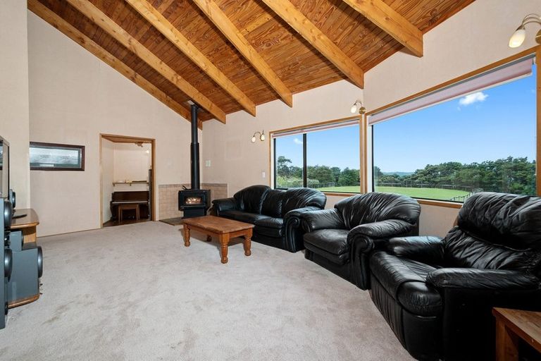 Photo of property in 15 Te Henga Road, Waitakere, Henderson, 0781
