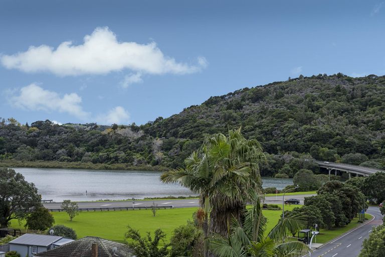Photo of property in 2h Weranui Road, Waiwera, Orewa, 0994