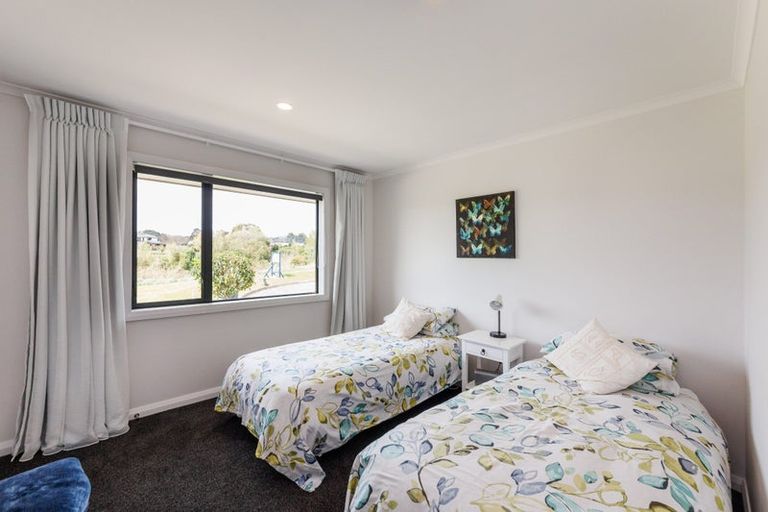 Photo of property in 35 Silkwood Place, Fitzherbert, Palmerston North, 4410