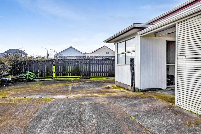 Photo of property in 9 Napier Street, Opunake, 4616