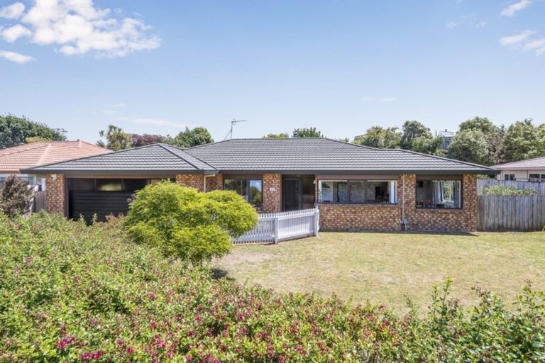 Photo of property in 32 Sunburst Court, Paraparaumu Beach, Paraparaumu, 5032