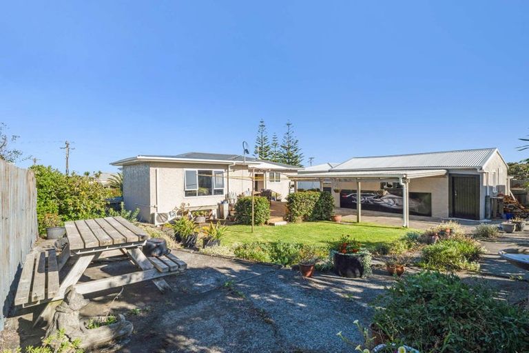 Photo of property in 22 Egmont Street, Castlecliff, Whanganui, 4501