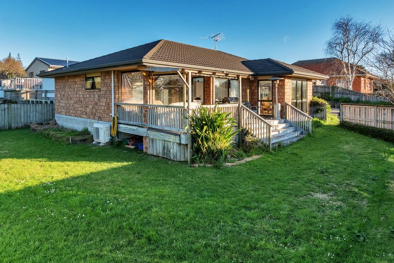 Photo of property in 1 Valley Road, Waiuku, 2123