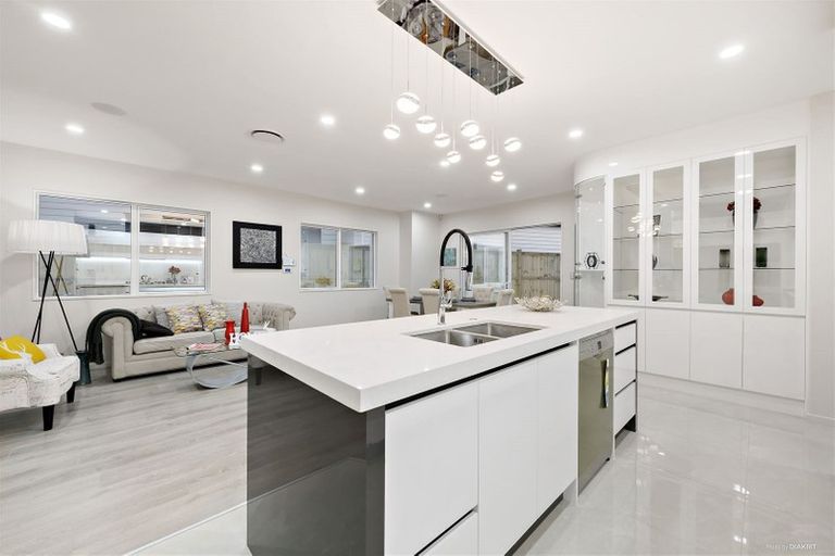 Photo of property in 96 Tir Conaill Avenue, Flat Bush, Auckland, 2019