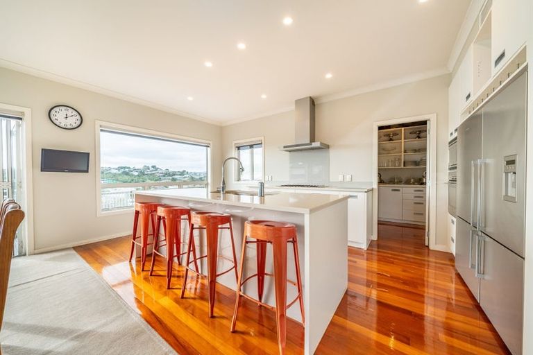 Photo of property in 18 Milford Street, Aotea, Porirua, 5024