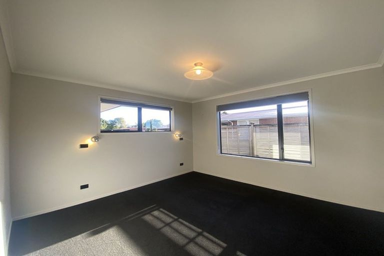 Photo of property in 28 Queens Road, Glen Avon, New Plymouth, 4312