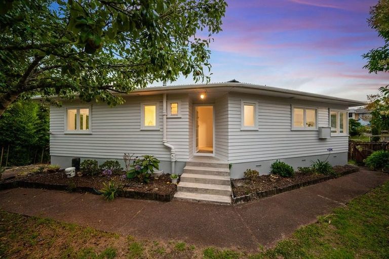 Photo of property in 2/54 Peach Road, Glenfield, Auckland, 0629