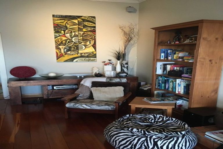 Photo of property in 17 Palliser Road, Roseneath, Wellington, 6011