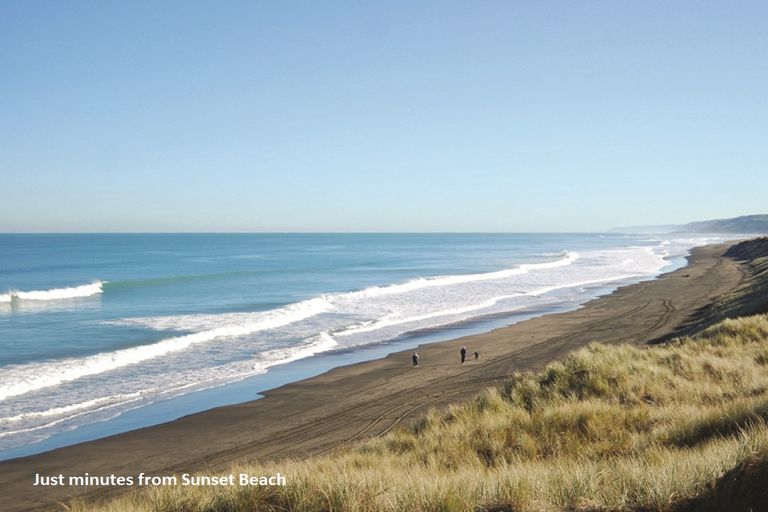 Photo of property in 64 Maunsell Road, Port Waikato, Tuakau, 2695