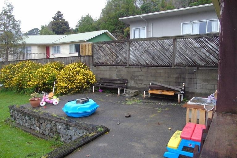 Photo of property in 11 Kopara Grove, Stokes Valley, Lower Hutt, 5019