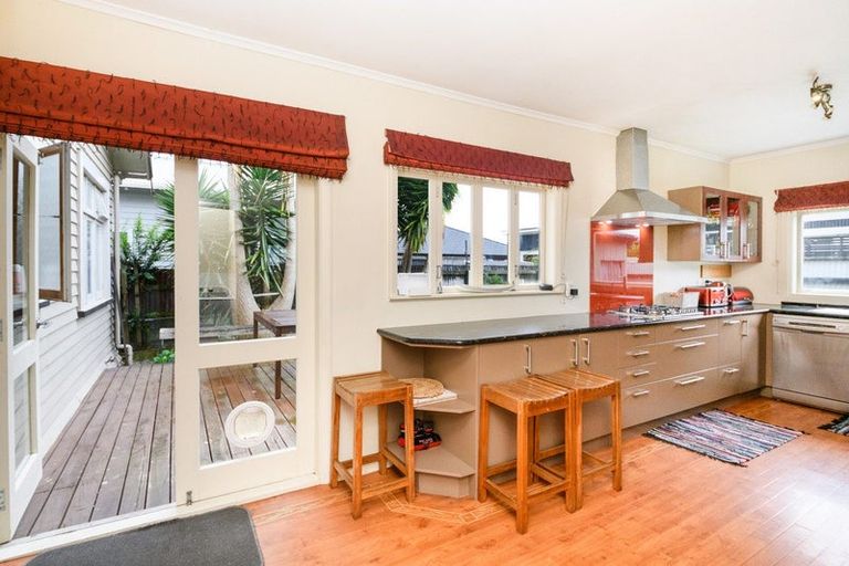 Photo of property in 125 Heretaunga Street, Palmerston North, 4414