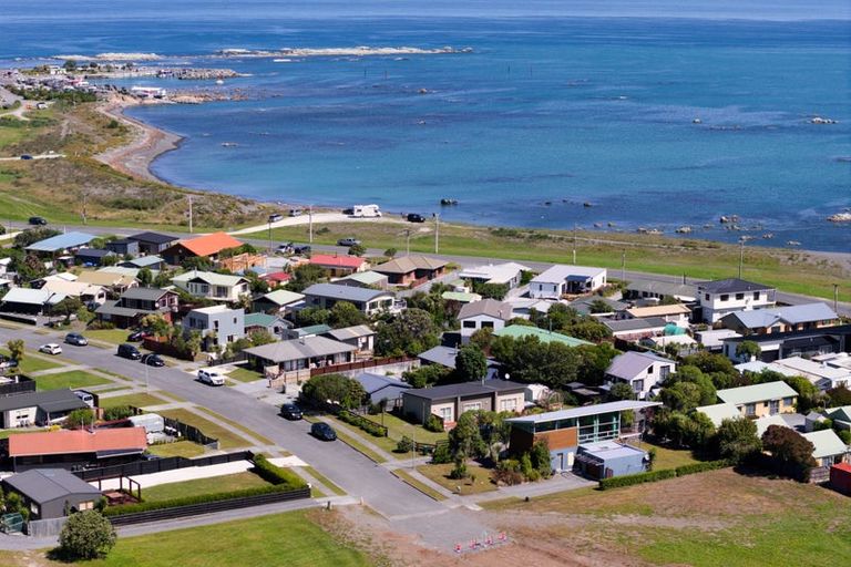 Photo of property in 13 Kotare Place, South Bay, Kaikoura, 7300