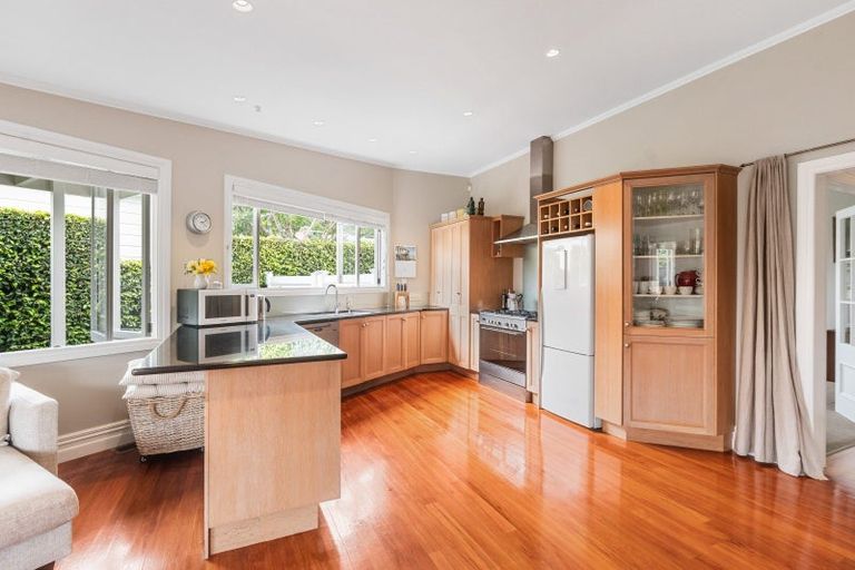 Photo of property in 2 Ewen Alison Avenue, Devonport, Auckland, 0624