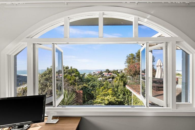 Photo of property in 117 Priestley Terrace, Bluff Hill, Napier, 4110